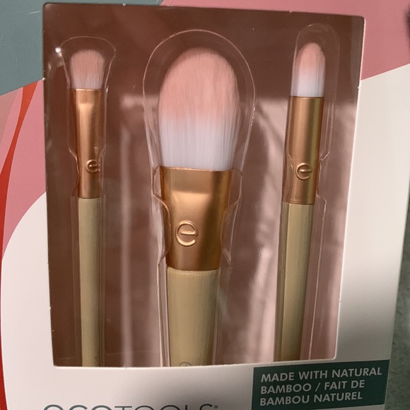 Limited Edition ecoTOOLS Mini Brushes, Max Glow Kit - Picture 3 of 3